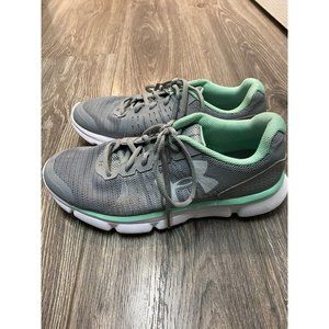 Under Armour women’s running shoe gray and Teal size 9.5 EUC